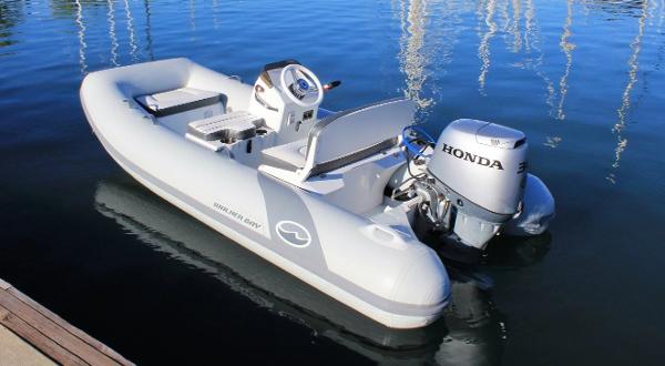 Rent a little ribb to cruise along the Port of mahon